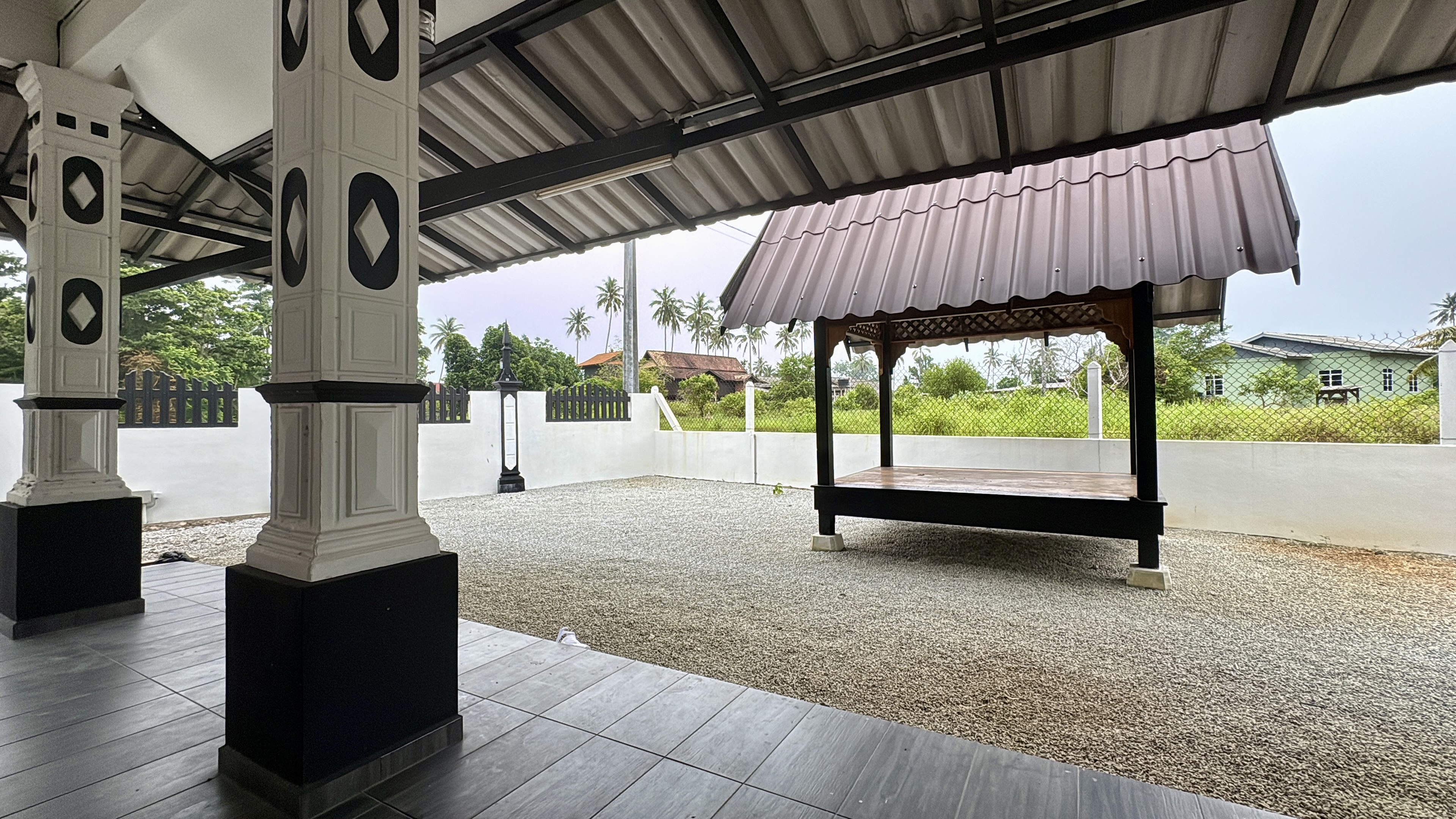 Side View & Gazebo